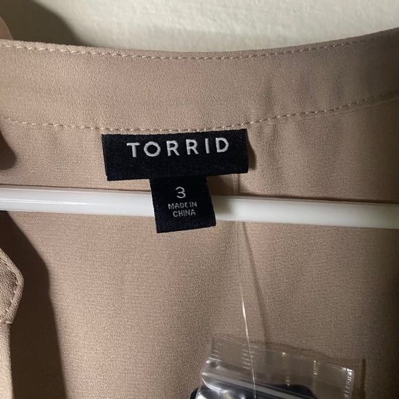 NEW Torrid size 3X Tan V Neck Tunic Top Roll Tab 3/4 Sleeve Lightweight Hi Lo - Picture 5 of 9